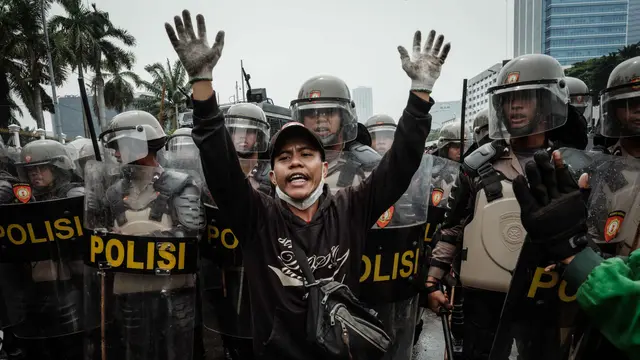 Unjuk Rasa 25 Agustus 2025 di Depan Gedung DPR Berakhir Ricuh