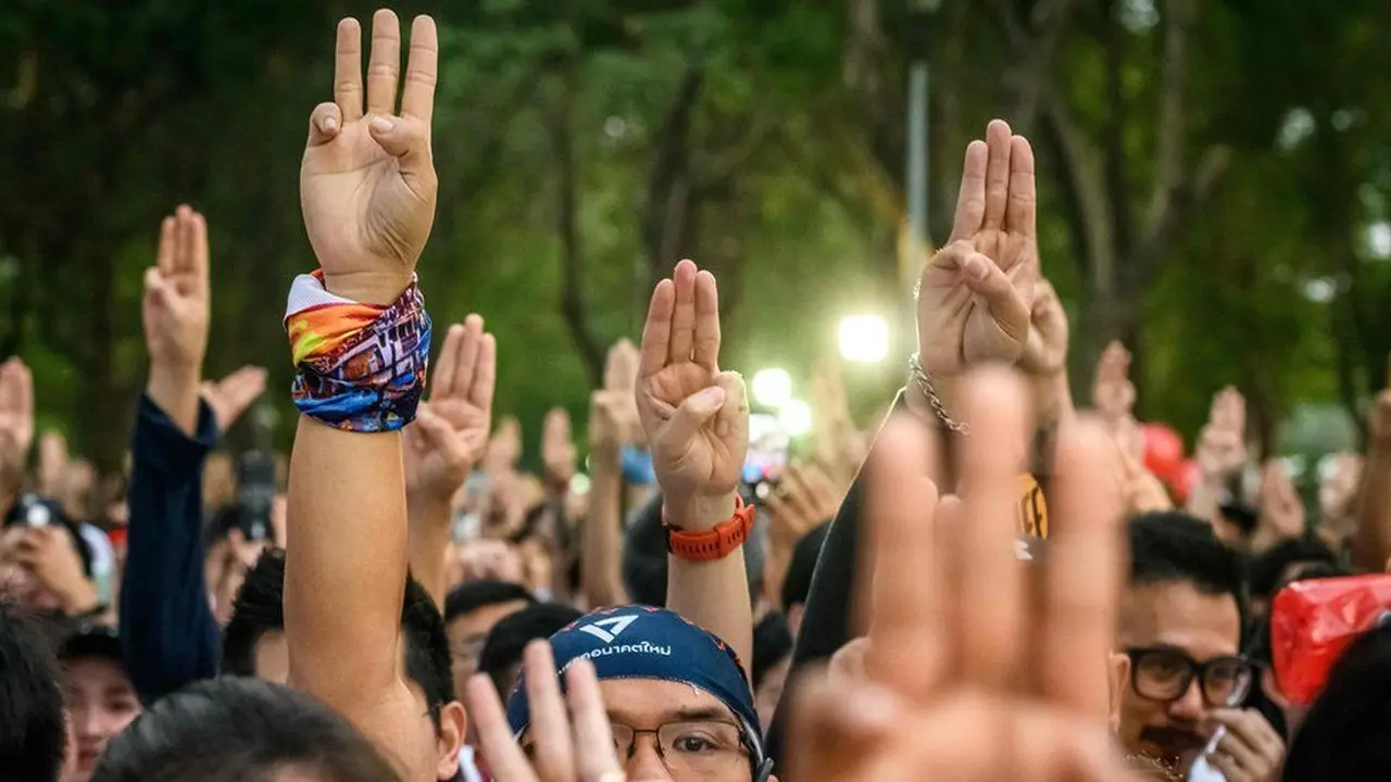 Aksi unjuk rasa masyarakat Thailand melawan pemimpin diktator dengan menggelar acara lari pada Minggu (12/1).