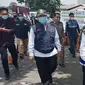 Gubernur Provinsi Jawa Timur Khofifah Indar Parawansa melakukan kunjungan ke lokasi longsor di Jalan Tol Surabaya-Gempol KM 06+200 A (Liputan6.com.Dian Kurniawan)