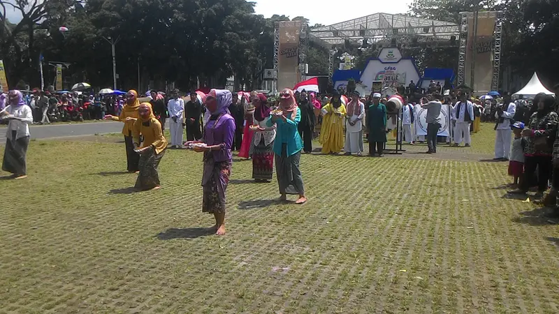 Upacara adat prosesi kawin cai dalam gelaran pesona budaya Garut