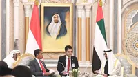 Presiden Jokowi dijadwalkan untuk melakukan pertemuan trilateral dengan Putra Mahkota Abu Dhabi Sheikh Mohamed Bin Zayed dan CEO SoftBank Masayoshi Son. (Liputan6/Biro Pers, Media, dan Informasi Sekretariat Presiden)