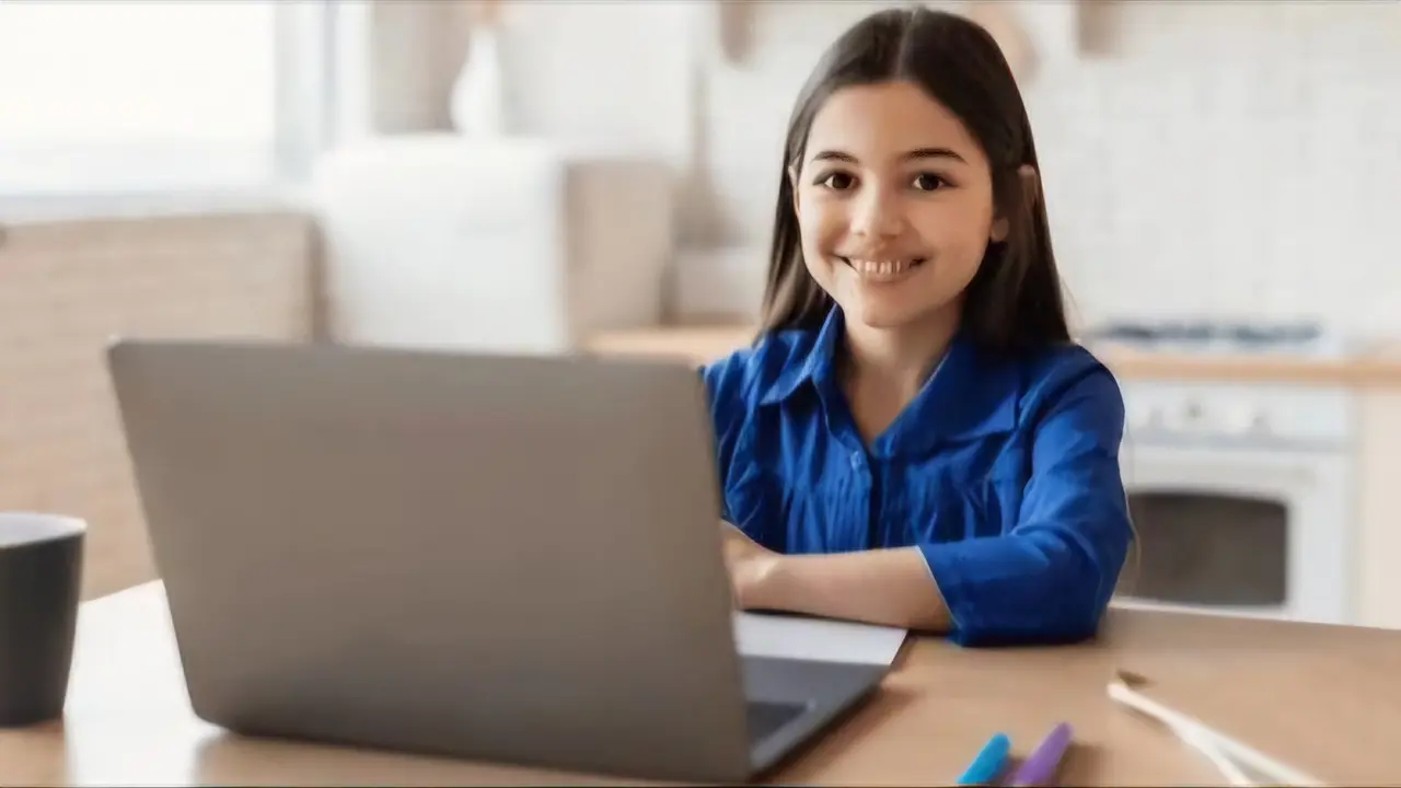 Mempersiapkan Anak Menjadi Inovator Masa Depan Melalui Pemrograman Sejak Dini (shutterstock/Prostock-studio)