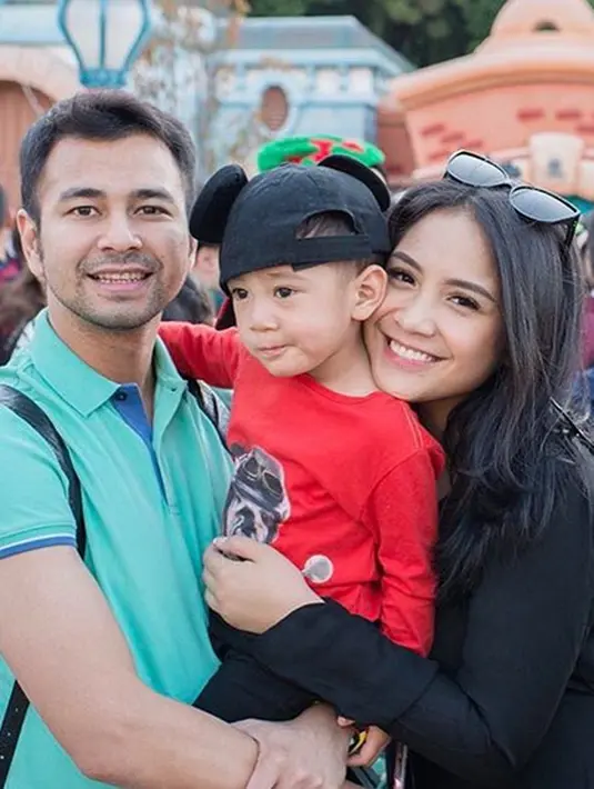 Melihat dan mendengar kabar miring soal hubungan suaminya dengan Ayu Ting Ting, Nagita Slavina nampak hidup dengan tenang. Tak pernah terlihat dirinya merasa gusar dengan pemberitaan tersebut. (Instagram/raffinagita1717)