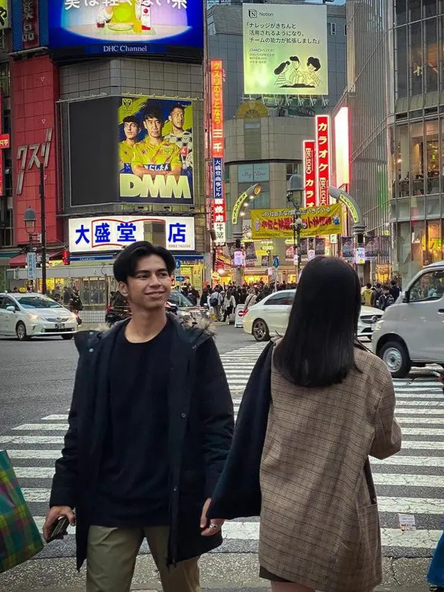 Diisukan Didepak dari Rans Entertainment, Ini 6 Potret Dimas Ahmad di Jepang