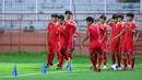 Di sisi lain, Timnas Vietnam U-17 tampil trengginas. Mereka berhasil menyapu bersih kemenangan dalam dua laga dan membuat Timnas Vietnam U-17 kukuh di puncak Grup A dengan nilai enam. Adapun Timnas Indonesia U-17 berada di peringkat ketiga dengan nilai tiga, kalah head to head dari Malaysia di urutan kedua. (Bola.com/M Iqbal Ichsan)