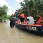 (PMI Bojonegoro) Distribusi logistik ke warga terdampak banjir di Kecamatan Trucuk Kabupaten Bojonegoro oleh PMI 