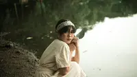 20 Gaya Busana Menawan dengan Bando, Aksesori Simpel Cocok Semua OOTD