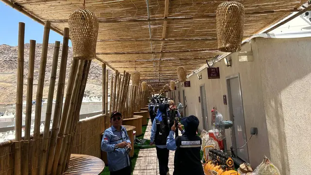 Ada Anyaman Bambu Indonesia Penyejuk Suasana di Lounge Maktab Jemaah Haji di Mina