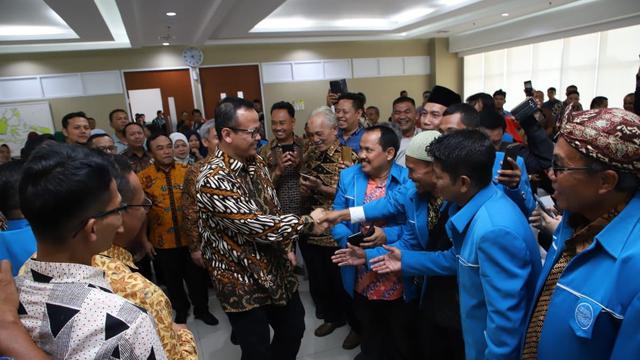 Menteri Kelautan dan Perikanan Edhy Prabowo menghadiri dialog dan focus group discussion (FGD) bersama Pusat Pelatihan Mandiri Kelautan dan Perikanan (P2MKP) di Kantor Kementerian Kelautan dan Perikanan (KKP).