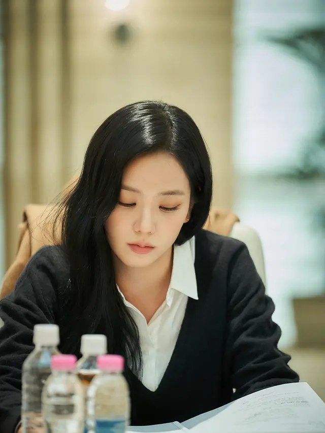 Jisoo Blackpink dalam proses reading Film Korea Omniscient Reader’s Viewpoint. (Lotte Entertainment via Soompi)