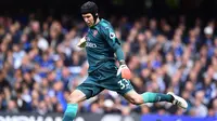 Kiper Arsenal, Petr Cech memiliki durasi kontrak dengan The Gunners hingga 2019. Petr menerima bayaran perminggu sebesar 100.000 pound sterling. (AFP/Glyn Kirk)