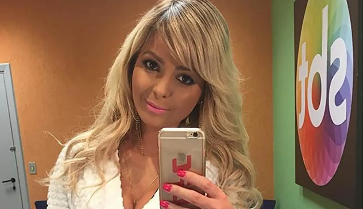 Parasnya yang cantik serta penampilannya yang seksi membuat daya pikat tersendiri bagi penyerang Barcelona, Neymar. (Instagram)