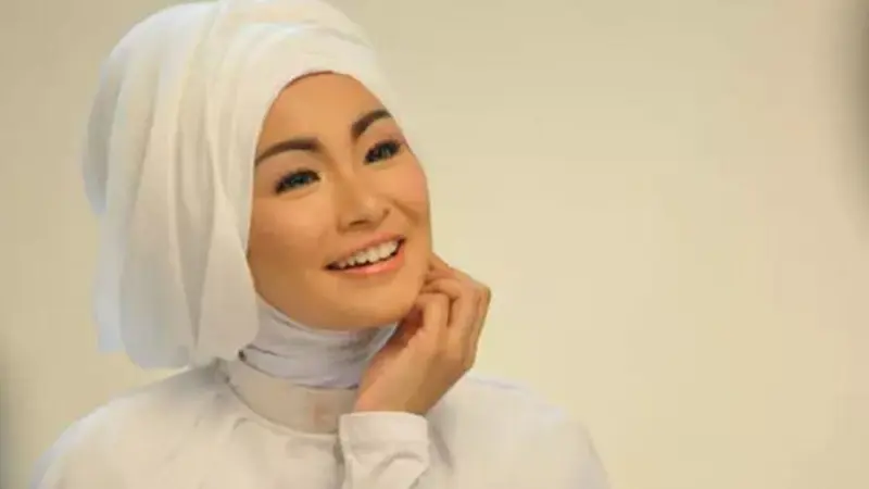 Makeup Wajib Saat Hamil ala Soraya Larasati