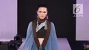 Model berjalan di catwalk dalam acara Fashion Nation 12th Edition di Jakarta, Jumat (13/4). (Liputan6.com/Arya Manggala)