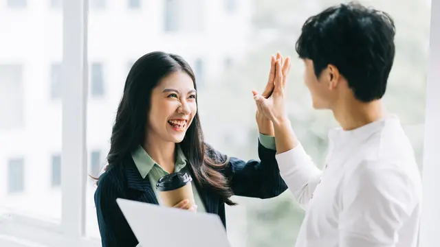 5 Tips Menumbuhkan Kebahagiaan di Tempat Kerja Demi Produktivitas Meningkat