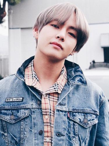 Melirik 5 Gaya V Bts Yang Ikonis Fashion Fimela Com