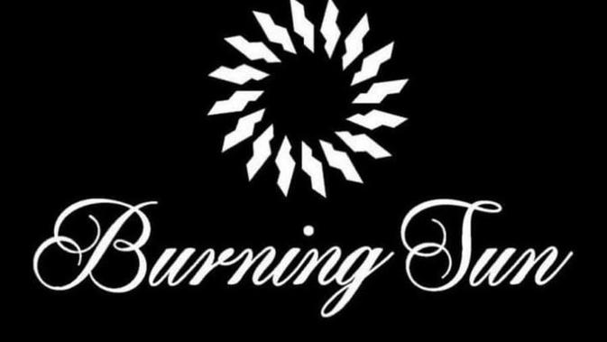 Logo Kelab malam Burning Sun (Sumber: Soompi)