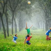 Ilustrasi anak-anak bermain. (Foto: Unsplash/Robert Collins)