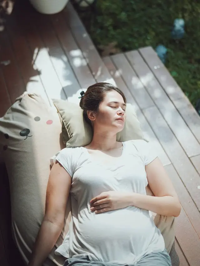 Hamil 4 Bulan, Ini 5 Potret Baby Bump Sabai Morscheck yang Kian Memesona