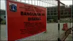 Gubernur DKI Anies Baswedan menyegel ratusan bangunan yang ada di pulau D, kawasan pulau reklamasi teluk Jakarta.