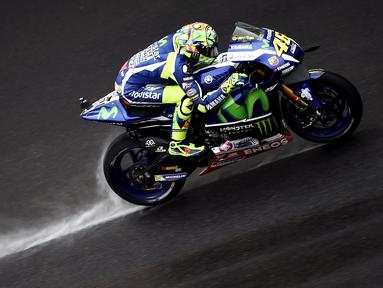 Yamaha tetap bisa berpesta pada akhir MotoGP 2016 meski Valentino Rossi dan Jorge Lorenzo tak pernah menang dalam 10 seri terakhir termasuk di seri terakhir MotoGP Malaysia (30/10/2016). (AFP/Manan Vatsyayana)