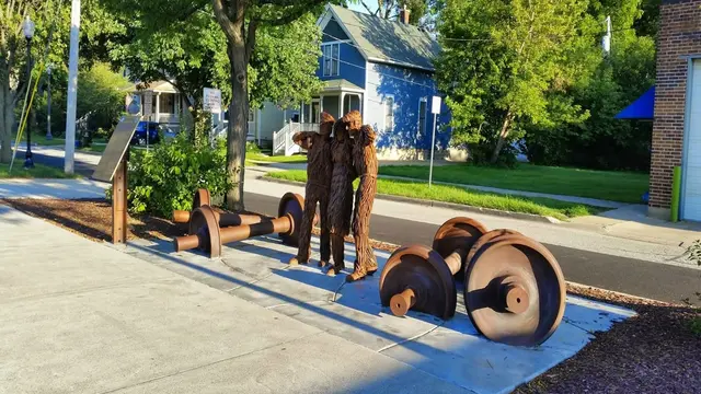 Patung Peringatan Kecelekaan Kereta Naperville