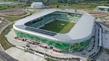 Presiden Joko Widodo (Jokowi) meresmikan selesainya pembangunan Stadion Utama Sumatera Utara yang terletak di Desa Sena, Kecamatan Batang Kuis, Kabupaten Deli Serdang, Sumatera Utara, Selasa (15/10/2024). Stadion Utama Sumatera Utara dibangun di atas lahan 48.420 m2 dan luas bangunan 27.452 m2 dengan kapasitas penonton 25.750 orang. Stadion ini terdiri dari 3 lantai dan lantai tribun yang terbagi untuk penonton VIP 365 unit, media 224 unit, reguler 25.115 unit, dan difabel 46 unit. (Dok. Kementerian PUPR)