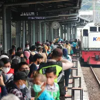 Tiket Mudik Lebaran Kereta Api Jarak Jauh (KAJJ) untuk keberangkatan H-10 pada momen lebaran1444 H per hari ini 26 Februari 2023 sudah dapat dipesan melalui aplikasi KAI Access, web kai.id, serta seluruh channel resmi penjualan tiket KAI lainnya. (Dok. KAI)