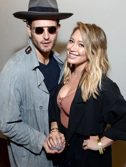 Meski sudah menyampaikan permohonan maafnya, komentar publik tetap saja ada. Masyarakat mengatakan bahwa pakaian khas penduduk asli Amerika tak pantas dijadikan sebagai kostum Halloween seperti yang dilakukan Hilary Duff dan Jason Walsh. (AFP/Bintang.com)