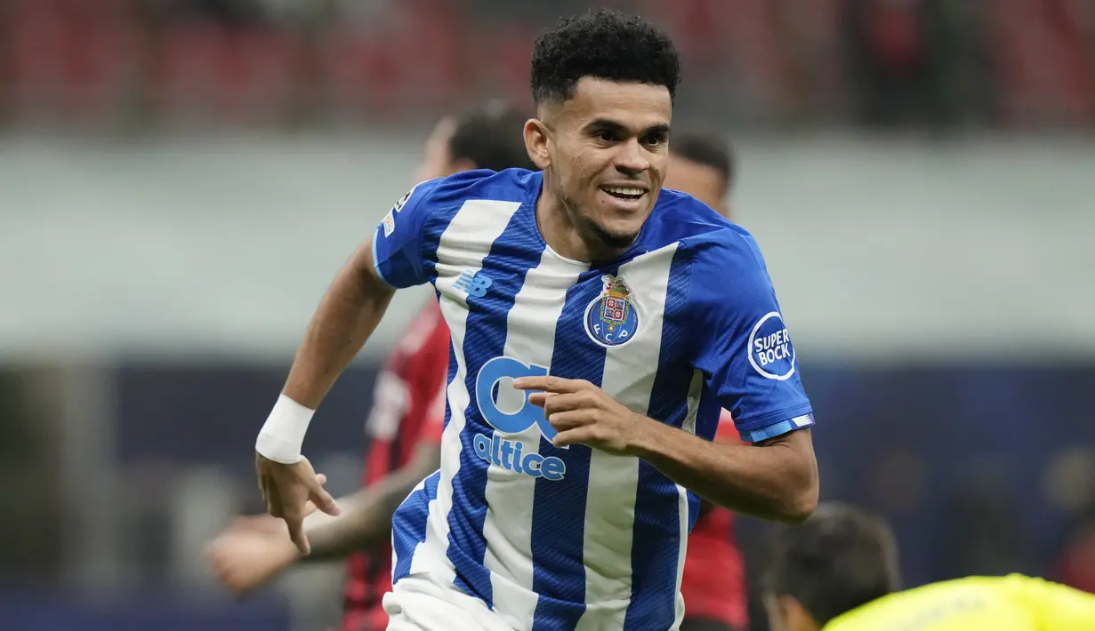 FC Porto mengawali pertandingan dengan sangat apik. Pada menit keenam, klub besutan Sergio Conceicao tersebut mampu unggul lebih dulu lewat Luis Diaz. Sang winger memanfaatkan asis dari Marko Grujic untuk mengubah skor jadi 1-0. (AP/Luca Bruno)