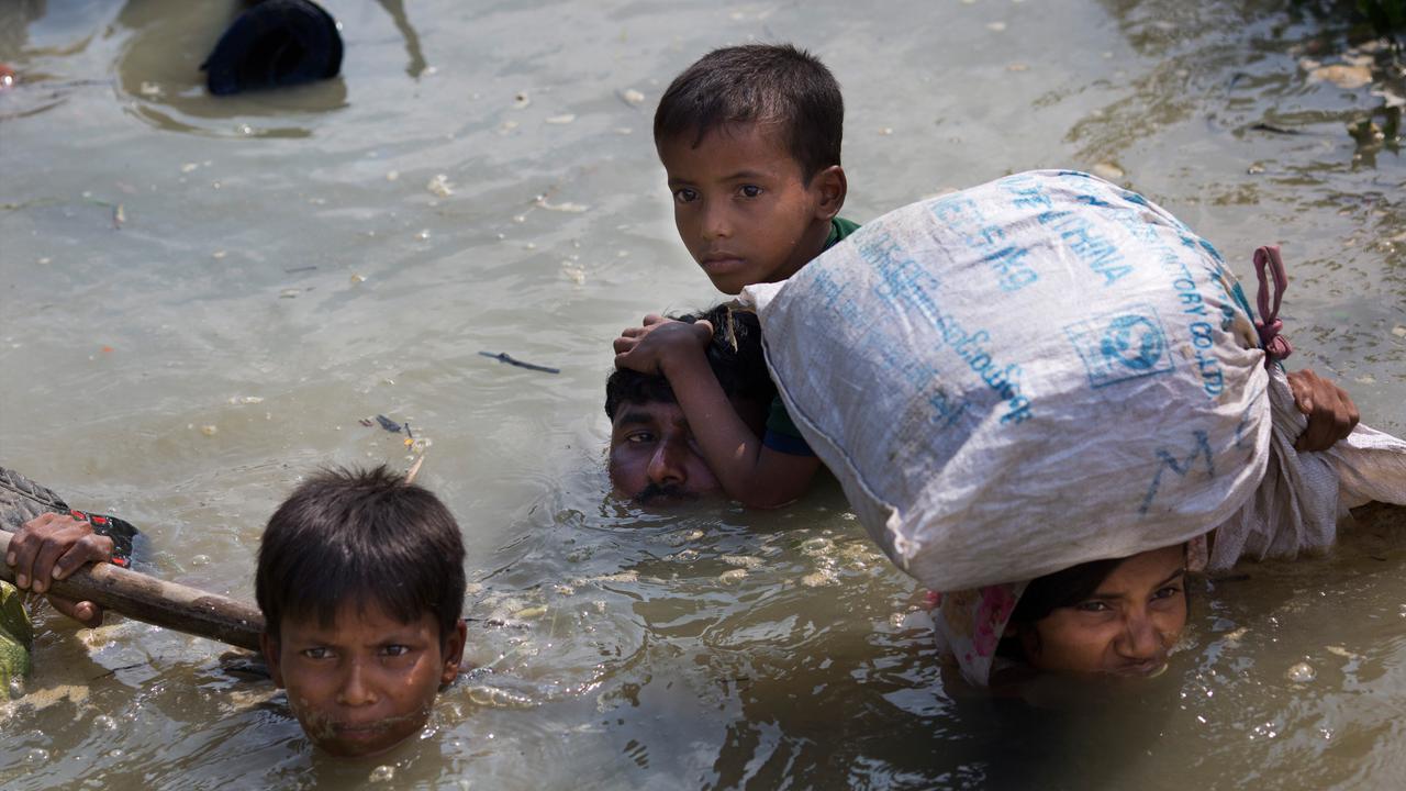 Memilukan, Begini Perjuangan Warga Rohingya Menyelamatkan Diri ke Bangladesh