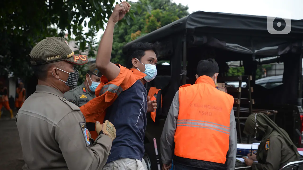 Razia masker di Kebon Nanas