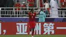 Selebrasi striker Timnas Kirgistan, Joel Kojo setelah mencetak gol penyeimbang 1-1 ke gawang Oman pada laga ketiga Grup F Piala Asia 2023 di Abdullah bin Khalifa Stadium, Doha, Qatar, Kamis (25/1/2024). (AFP/Karim Jaafar)
