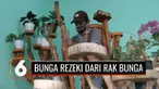 Bukan hal mudah untuk mendapat pekerjaan di masa pandemi Covid-19. Namun bukan berarti tak mungkin mendapat rezeki jika selalu berinovasi. Sekelompok tukang bangunan di Pekanbaru, Riau, memilih berani berubah dengan berinovasi membuat rak bunga dari ...