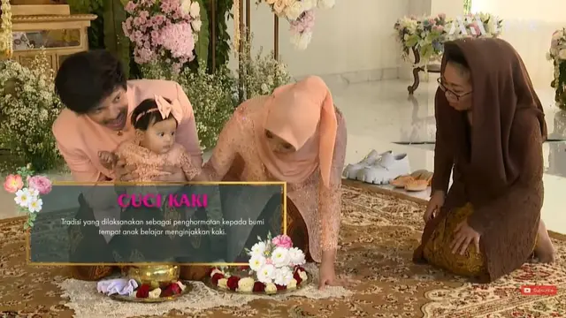8 Momen Tedak Siten Ameena Anak Atta dan Aurel Hermansyah, Kental Adat Jawa