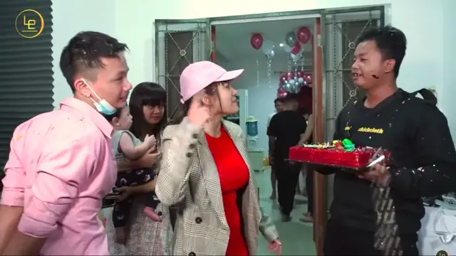 Rumah Digrebek Polisi, Dinar Candy Langsung Tantang Tes Urin. (YouTube Langit Entertainment)