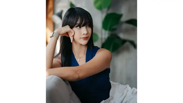 Potret Anya Geraldine dengan Gaya Rambut Berponi