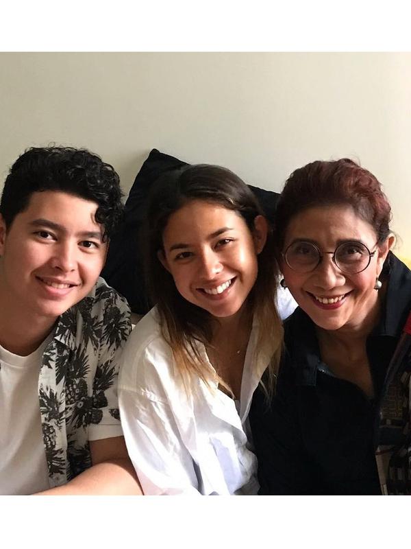 Susi Pudjiastuti dengan Anak dan Cucunya (Sumber: Instagram/susipudjiastuti115)