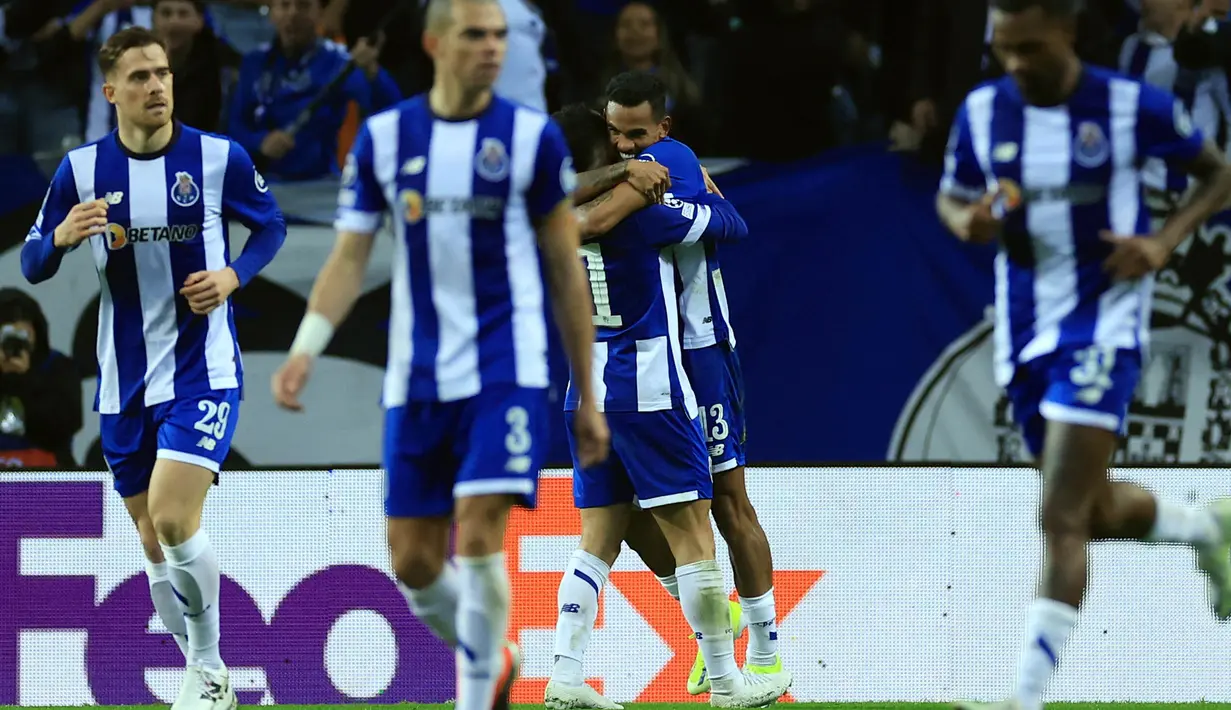 Gelandang FC Porto, Wenderson Galeno merayakan gol yang dicetaknya saat pertandingan leg pertama babak 16 besar Liga Champions 2023/2024 melawan Arsenal FC di Stadion Dragao, Porto pada 21 Februari 2024. (PATRICIA DE MELO MOREIRA/AFP)