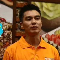 Baim Wong dan kekasihnya, Veronica Jalah Laissti Timuran ternyata berbeda keyakinan. Hal ini yang membuat Baim bingung untuk melangkah ke pelaminan. Lalu apakah mereka pernah membicarakan soal keyakinan kepada satu sama lain?