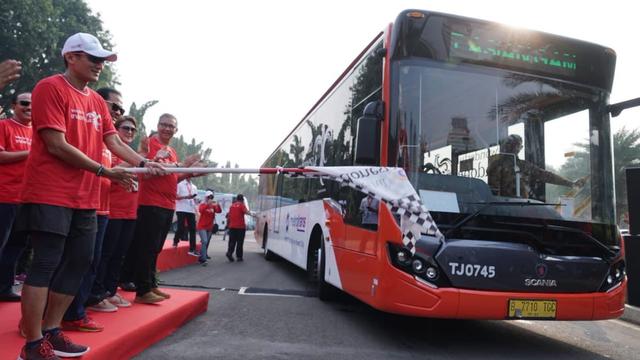 Sandiaga Uno meresmikan Bus Wonderful Indonesia untuk Asian Games 2018.