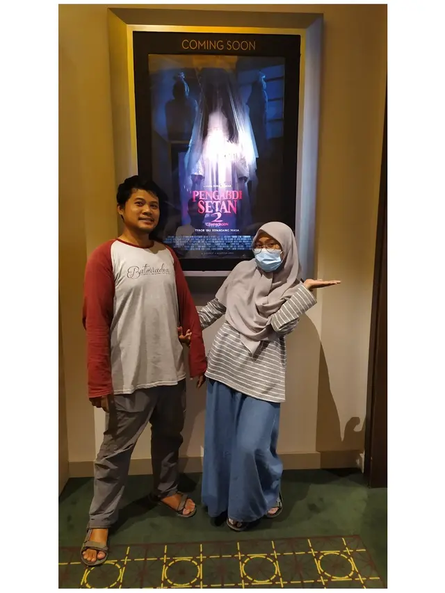 Demi Nonton Pengabdi Setan 2, Pasutri Ini Tempuh 80 Km Naik Motor hingga Kapal