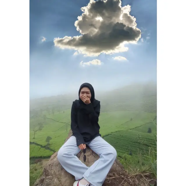 Wanita Ini Minta Fotonya Diedit Agar Awannya Cerah, 6 Hasilnya Kocak