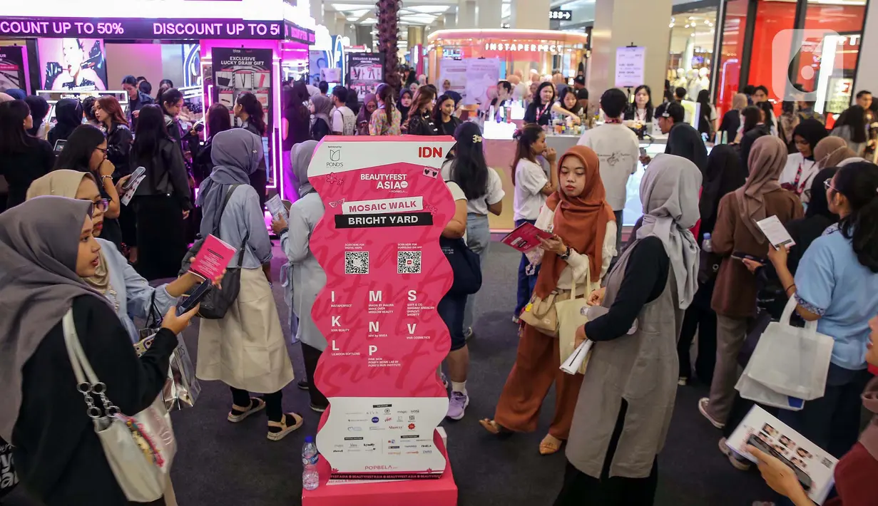 Sebanyak 50 merek produk kecantikan ternama mengikuti gelaran Pameran Beautyfest Asia Jakarta 2025 di Mall Kota Kasablanka, Jakarta, Sabtu (7/6/2025). (Liputan6.com/Angga Yuniar)