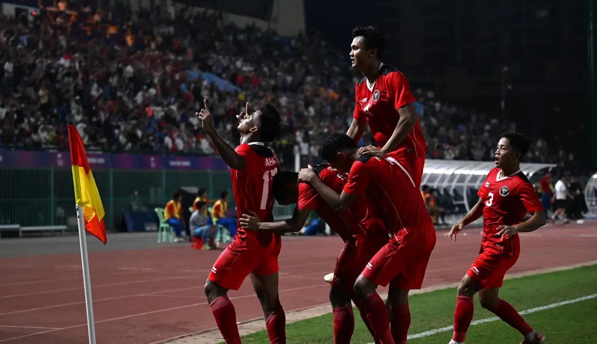 Kemenangan Indonesia ini mengakhiri penantian panjang setelah terakhir juara SEA Games pada 1991. (Photo by MOHD RASFAN / AFP)