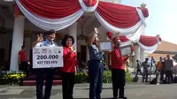 Memperingati Hari AIDS Sedunia 2016, Menkes Ri Nila Moeloek mendorong semua orang untuk lakukan tes HIV.