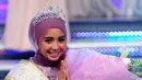 Finalis asal Medan, Nesa Aqila Herryanto Putri usai dinobatkan sebagai Putri Muslimah Indonesia 2015 di Studio 6 Emtek City, Jakarta, Rabu (13/5) malam. (Liputan6.com/Faisal R Syam)