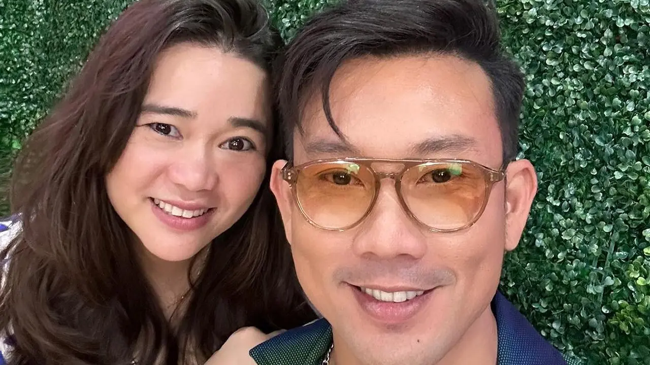 7 Potret Mesra Denny Sumargo dan Olivia Allan, Saling Menguatkan