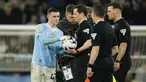 Tampil tanpa Erling Haaland yang dicadangkan pelatih Pep Guardiola, Manchester City sukses membantai tamunya Aston Villa dengan skor 4-1 pada laga pekan ke-31 Premier League 2023/2024 di Etihad Stadium, Manchester, Kamis (4/4/2024) dini hari WIB. Empat gol tuan rumah tercipta berkat torehan hattrick Phil Foden ditambah satu gol pembuka dari Rodri. Sementara satu-satunya gol Aston Villa dihasilkan Jhon Duran. (AP Photo/Dave Thompson)