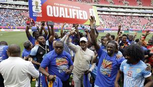 Para pemain dan staf pelatih DR Kongo merayakan kemenangan setelah lolos ke Piala Dunia selama pertandingan play-off final kualifikasi Piala Dunia 2026 antara Republik Demokratik Kongo dan Jamaika di Stadion Akron di Zapopan, negara bagian Jalisco, Meksiko, pada 31 Maret 2026. (Ulises Ruiz/AFP)